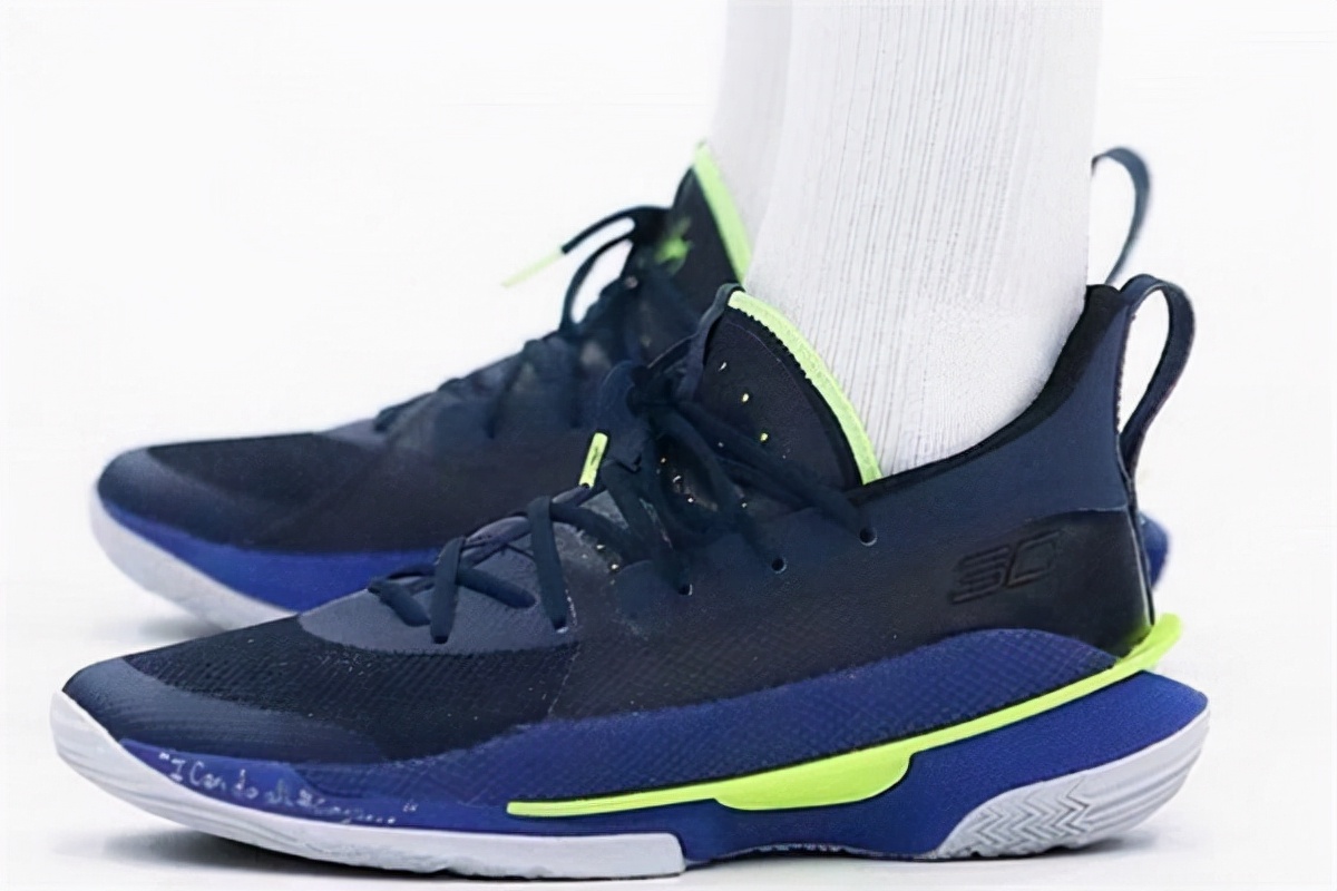 库里九曝光图,库里9莆田和正版脚感有什么差别