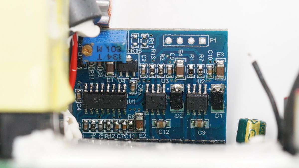 公牛便携式电源拆解,公牛1800w户外电源拆解