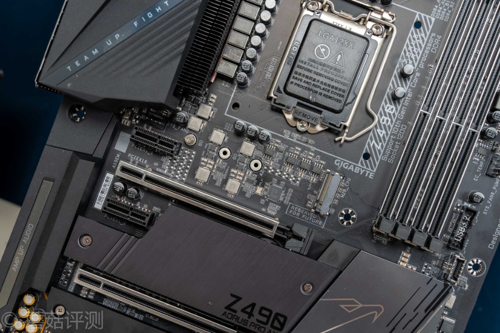 技嘉z490aorusproax主板多大,技嘉z490aorusproax是超级雕吗