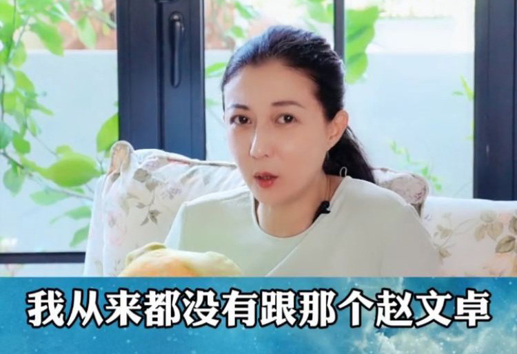 成龙对小龙女事件有回应吗 (小龙女事件对成龙的影响)