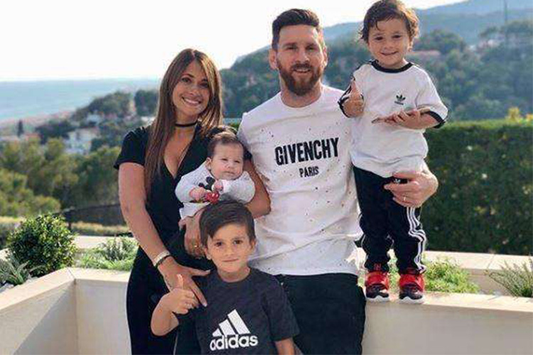 世界足球先生梅西演讲,世界足球先生梅西罗纳尔多