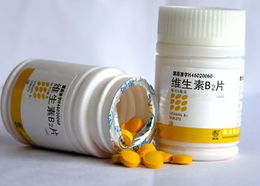 嘴唇干裂头皮屑多吃什么维生素,头皮屑太多吃什么维生素