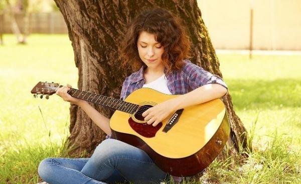 初学吉他指弹，鼓声敲击技巧要点