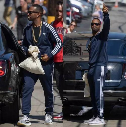 yeezy350v2白斑马和黄斑马,yeezyboost350v2多少钱