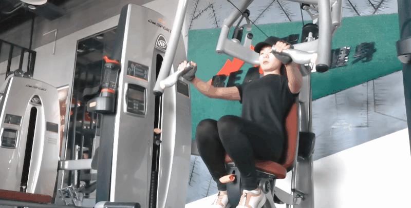 如何改善胸部下垂、外扩等问题？7个动作，让胸看起来挺拔、饱满