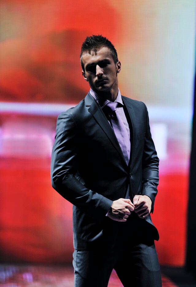 男士中山装穿搭技巧,男士衬衫裤穿搭技巧