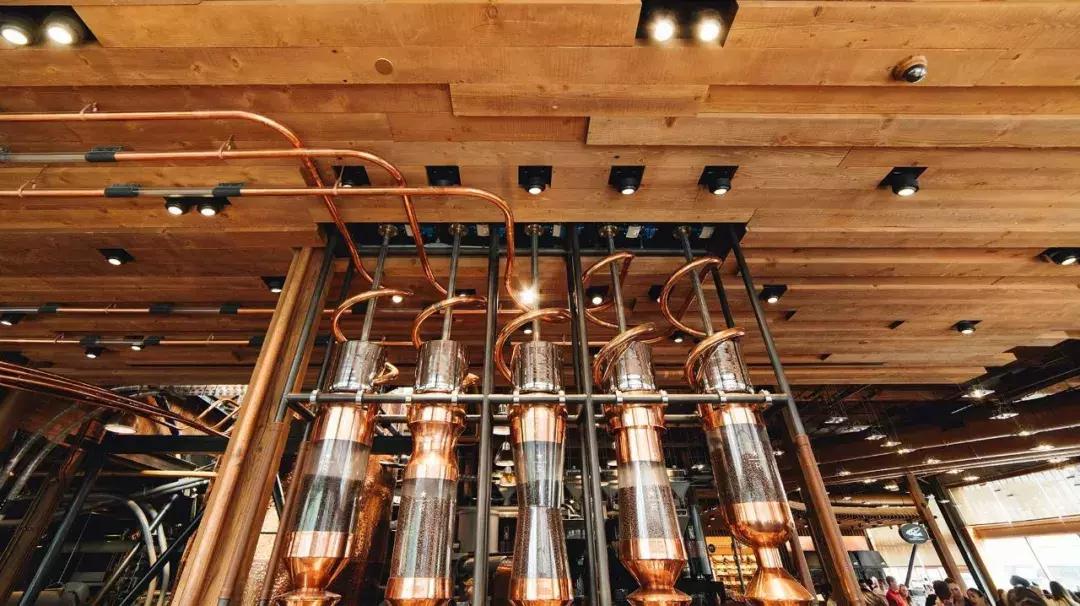 星巴克的设计是谁设计的,上海星巴克的设计师