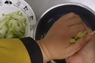 婆婆用了几十年腌制萝卜的配方，不晒不等，爽脆可口还开胃下饭