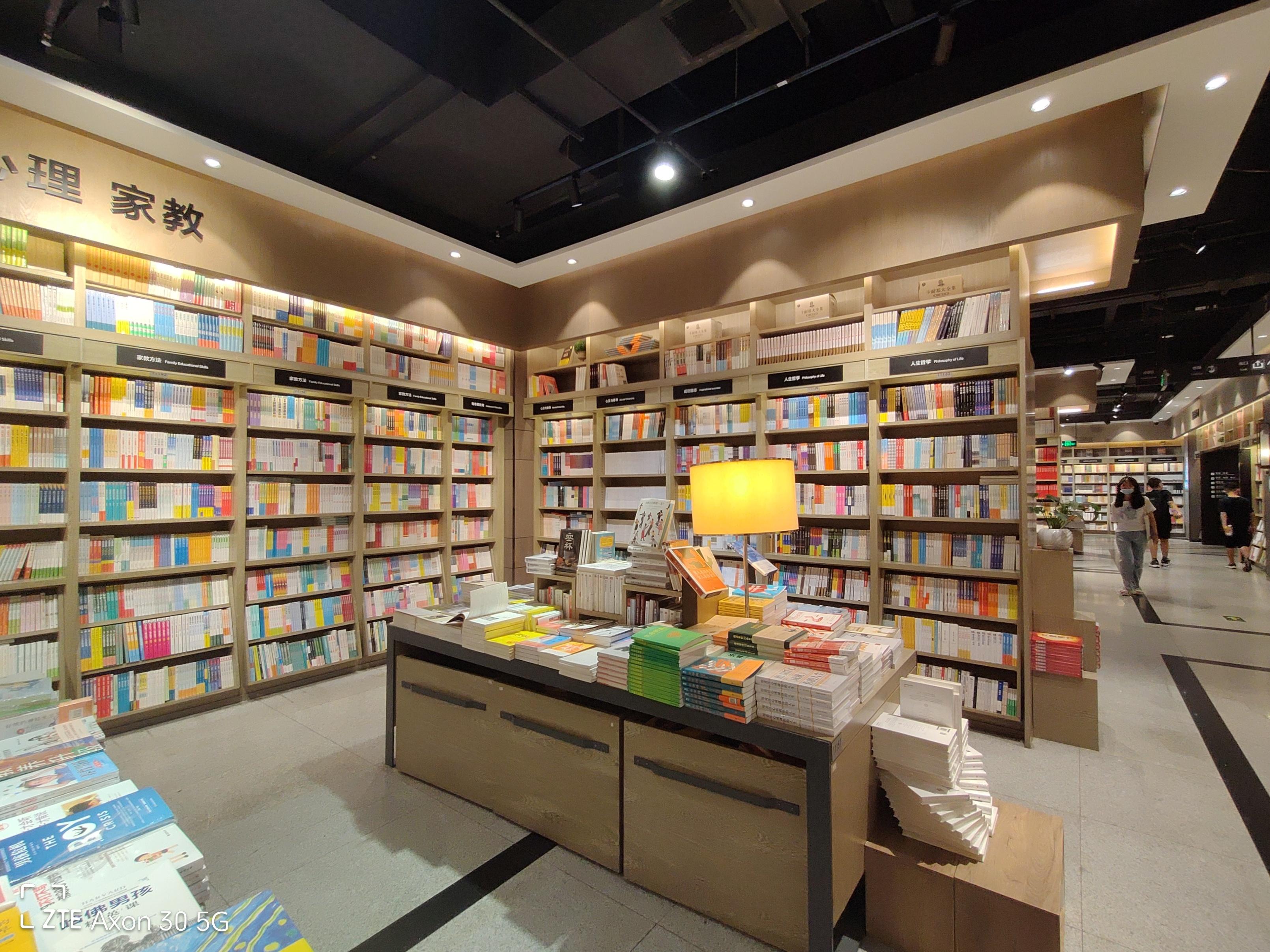 中兴axon305g屏下摄像手机,中兴axon30u和oppofindx3pro