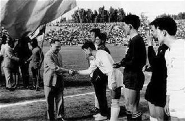 *小平邓**谈中国足球：看了几十年，闷气不能出