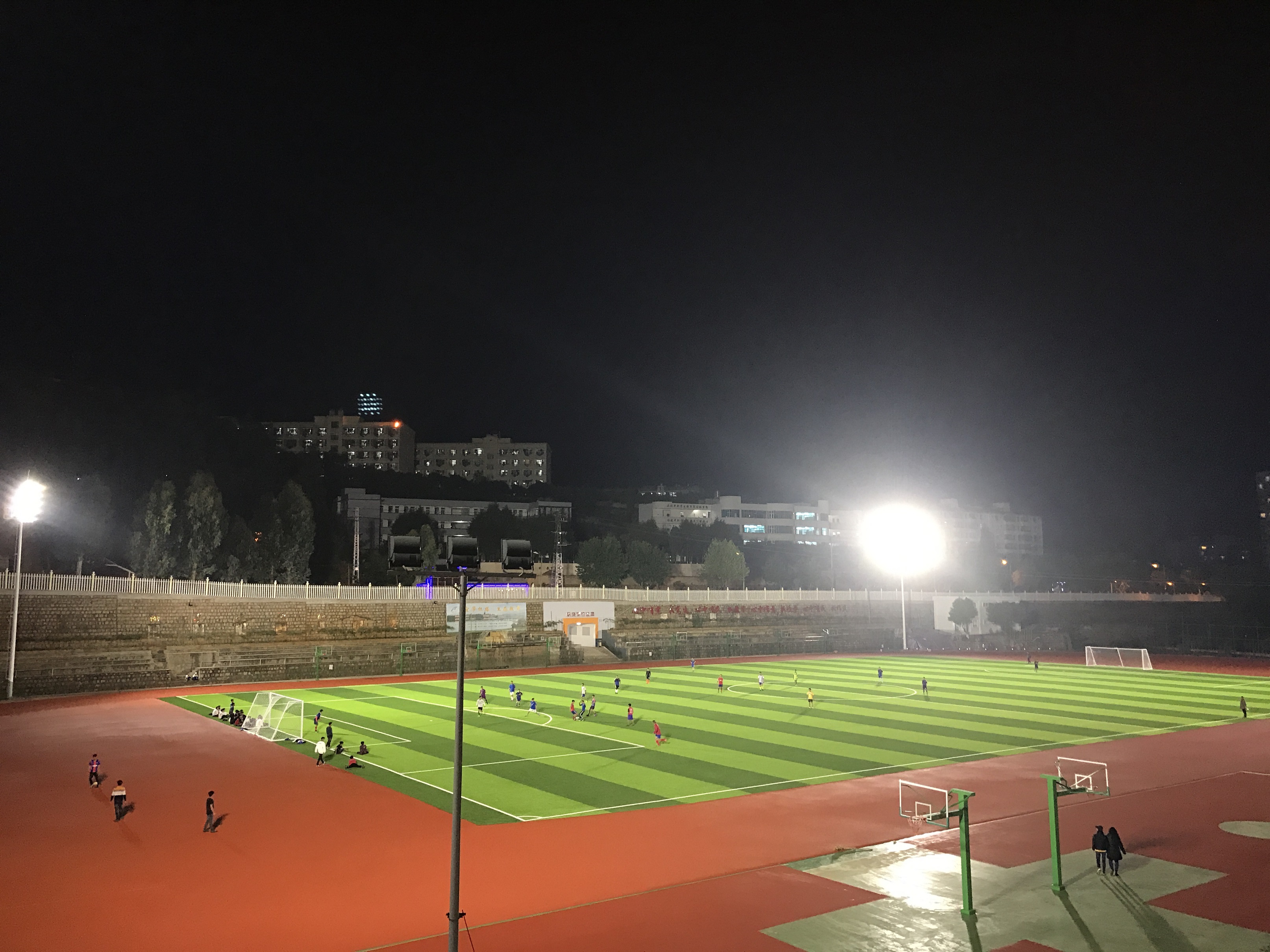 C罗连场进球，找回比赛状态！体育场照明灯具对比赛有何影响？