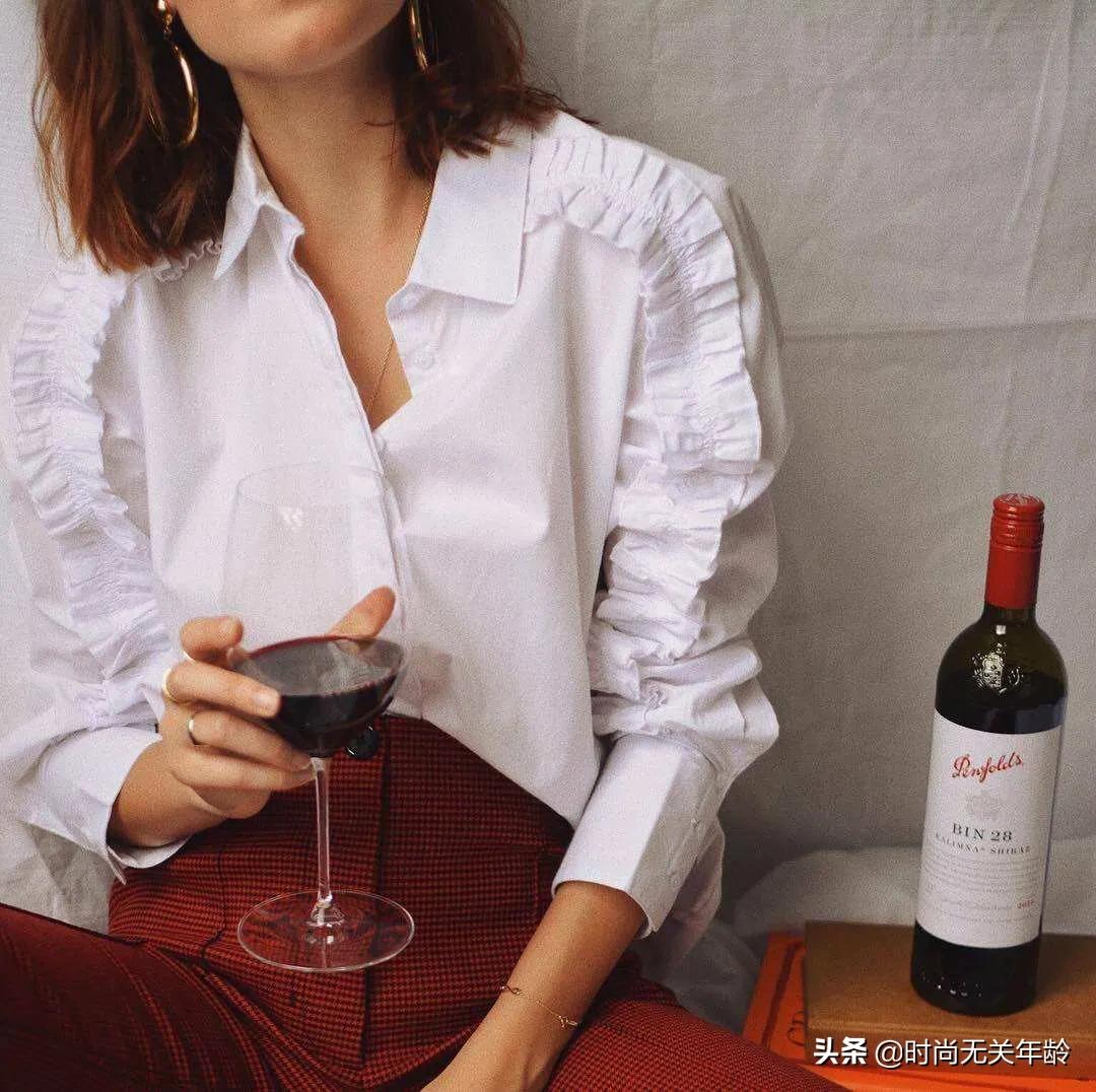 这个秋天跟衬衫很配,法国女人初秋衬衫穿搭