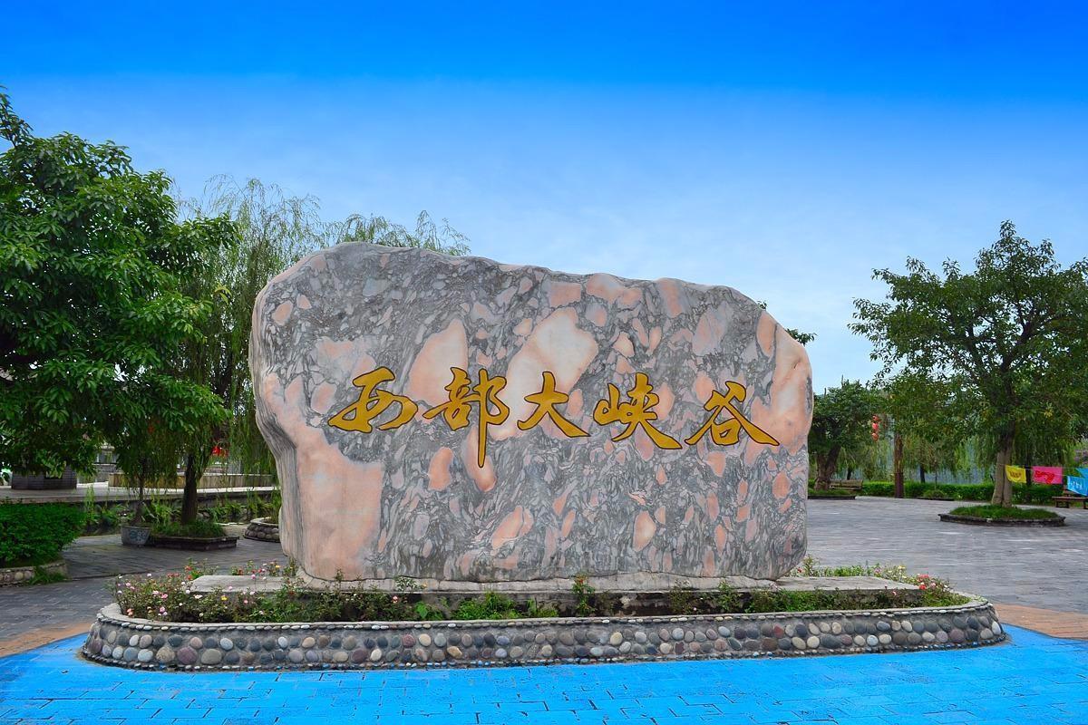 西部大峡谷温泉可以泡到晚上几点,最美天然瀑布温泉泳池