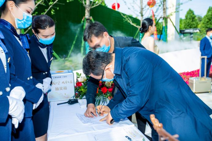 建业昌建公园华彩中心,建业昌建公园里最新消息