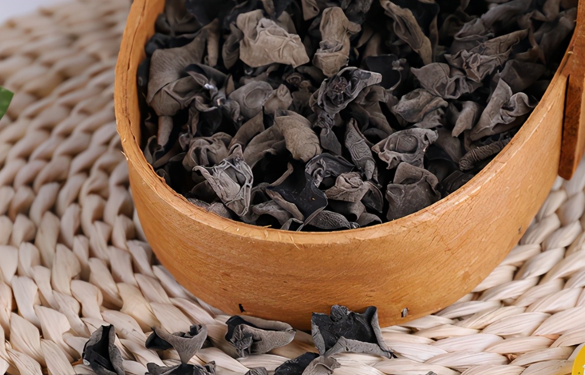 木耳怎么泡发更好吃,木耳的泡发和吃法