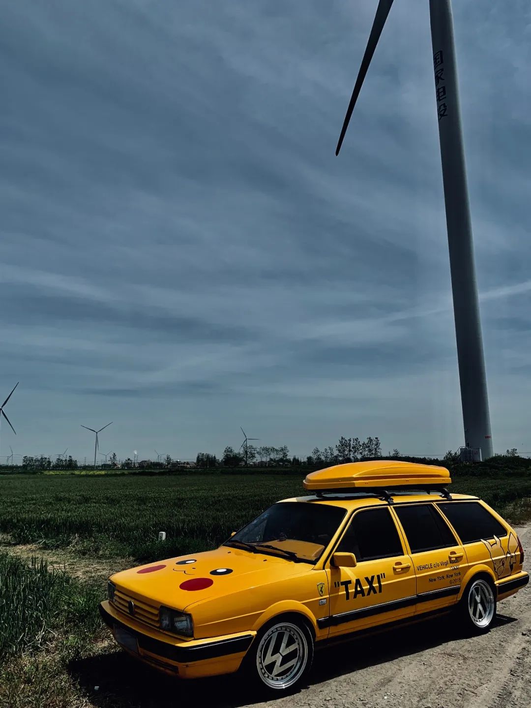 同时拥有好几辆摩托车,同时有多辆越野车