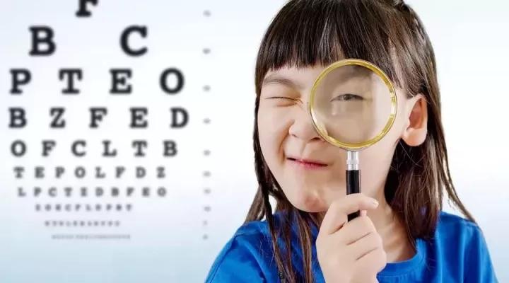 戴眼镜的误区,家长对孩子戴眼镜的误区