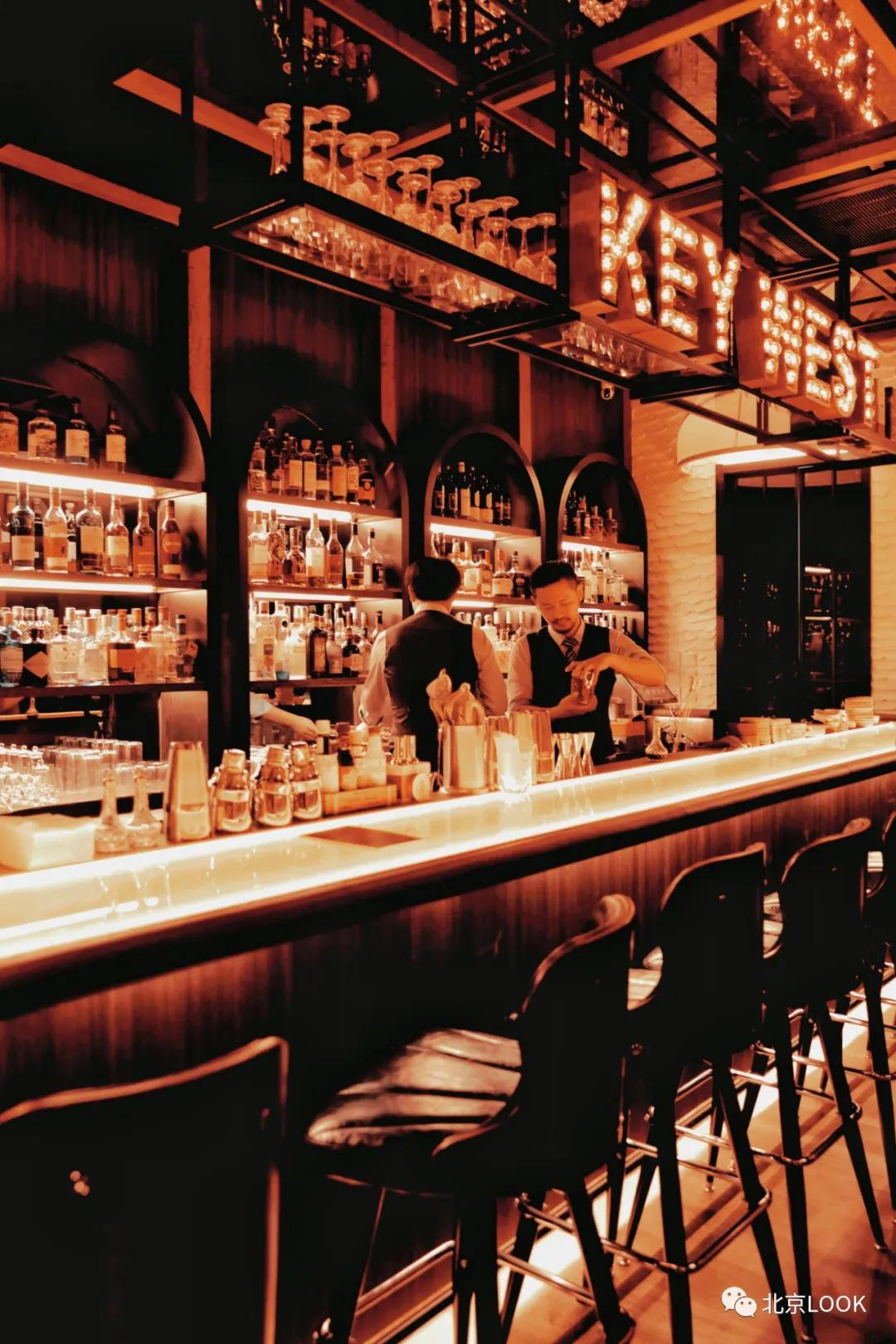 国贸旁边的楼顶酒吧,国贸下的酒