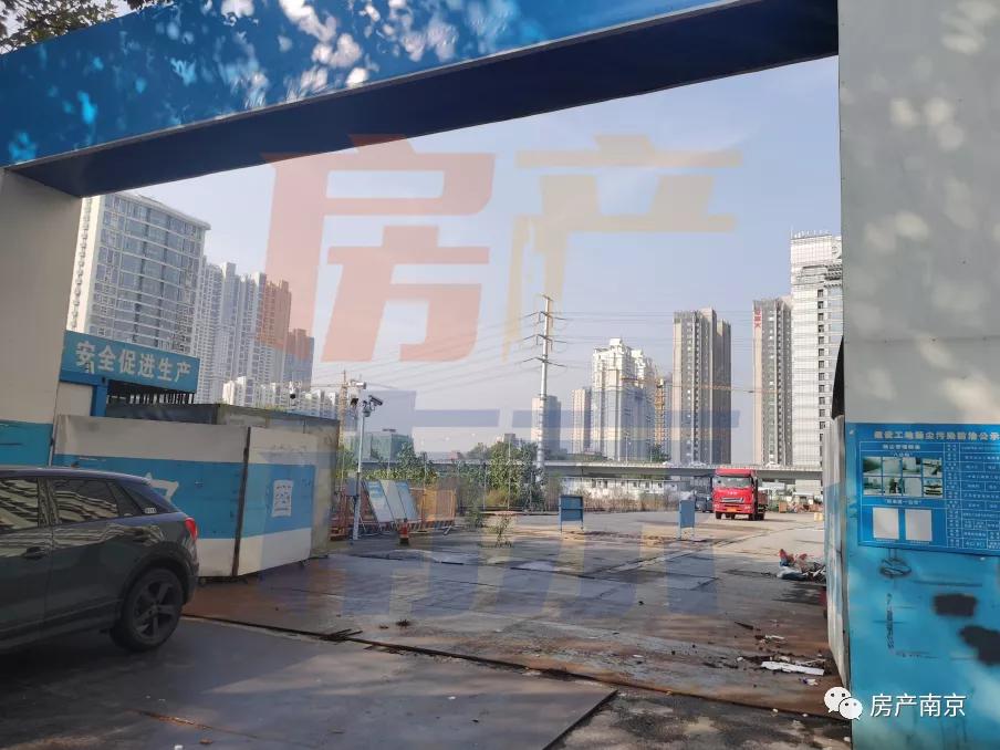 商务区无商务、300米地标成停车场！鼓楼滨江，我还要等你多久？