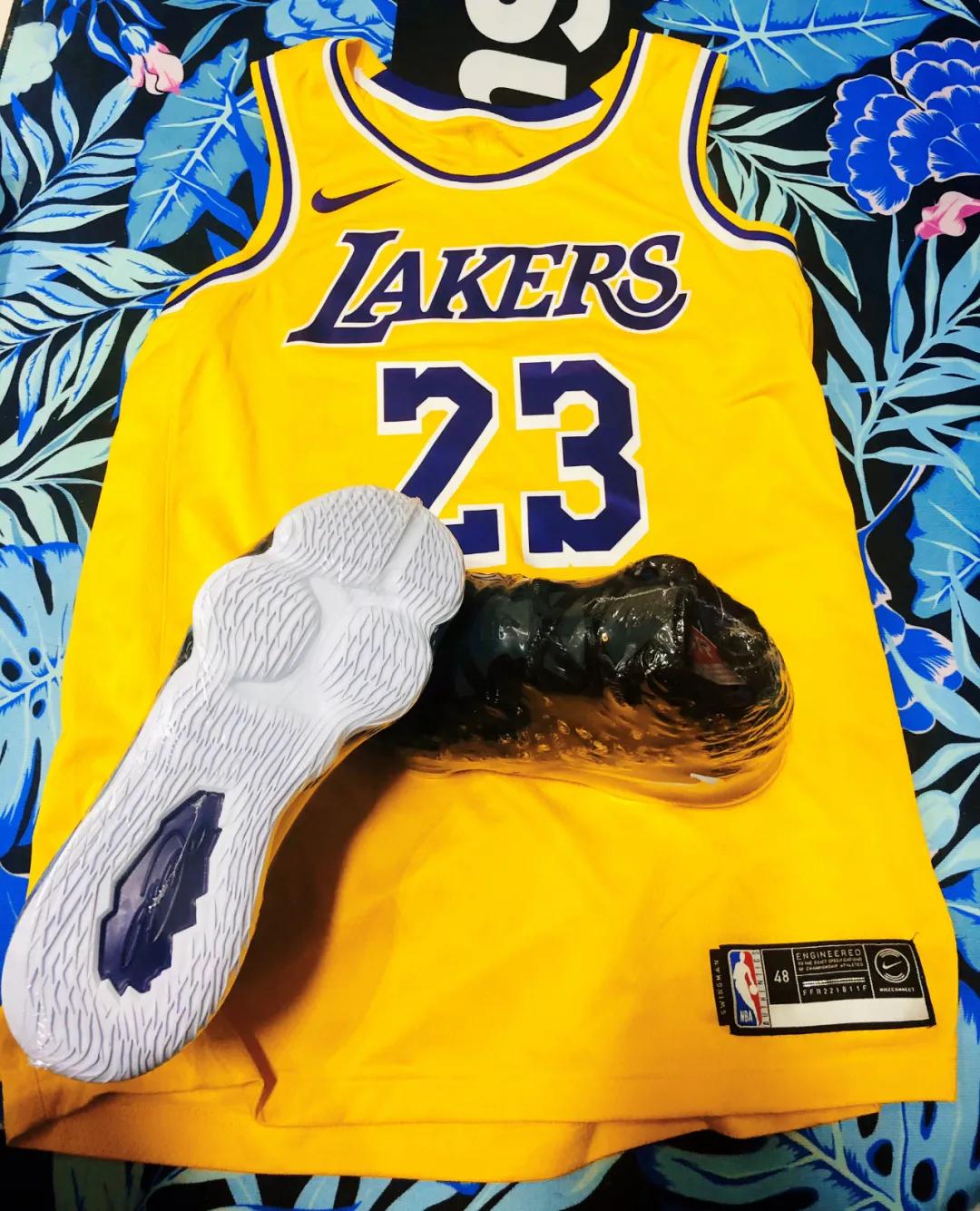 社区精选|他的签名鞋我代代收藏