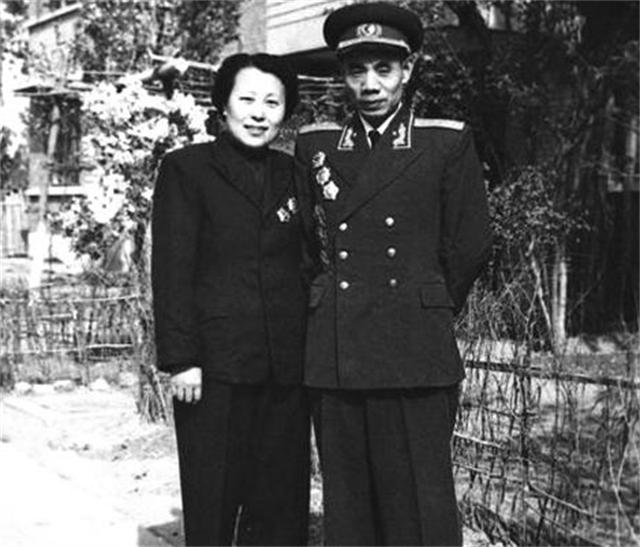 开国中将吴信泉：一生孕育12个子女，8个儿子、4个女儿