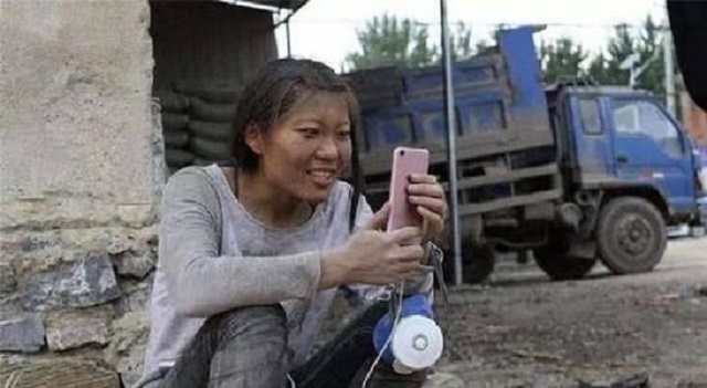 靠卖惨涨粉千万的水泥妹,卖惨走红的水泥妹是什么行为