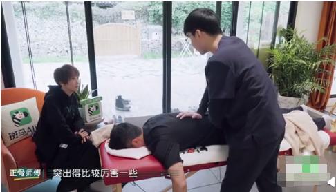 奚梦瑶回应产后脊骨错位,奚梦瑶产后脊椎不如吴京