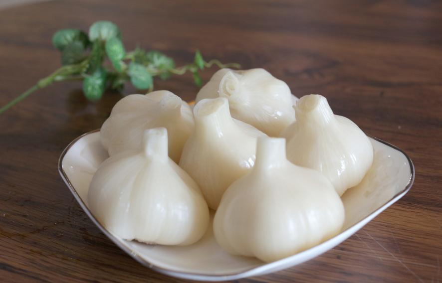 自己在家腌糖醋蒜还用哪种醋好,自己腌糖蒜太咸了应该放点什么