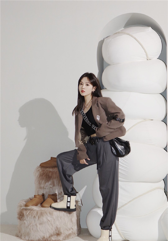 40岁女人要怎么穿才显得高贵大方,40岁的女人怎么穿才简约干练