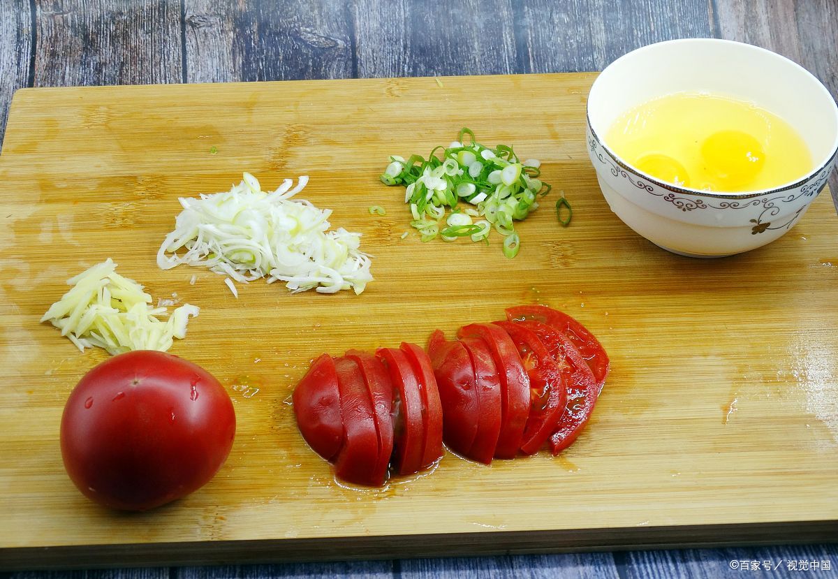 老东北美食鸡蛋西红柿水饺做法,西红柿水饺的家常做法大全