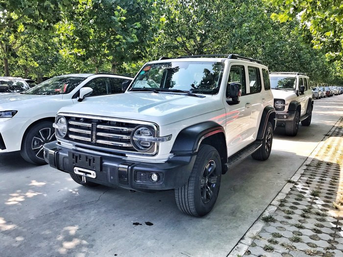 牧马人银河灰对比坦克300灰,2024款牧马人和坦克300舒适性对比