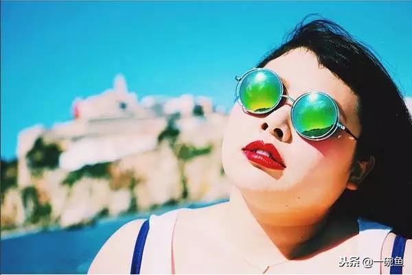 身高157，体重200斤的她，靠什么赢了水原希子？！