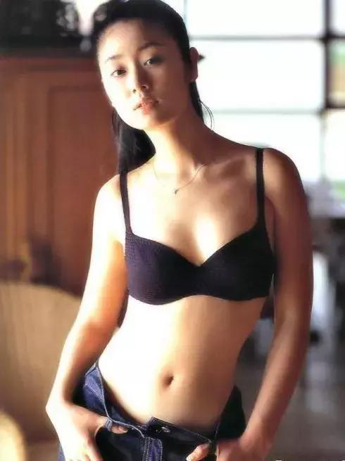 蒋欣和娜扎合影,21岁的娜扎和40岁的蒋欣