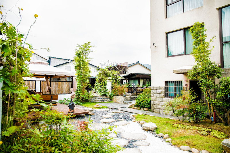 杭州看西湖住哪个酒店比较好,杭州西湖值得居住吗