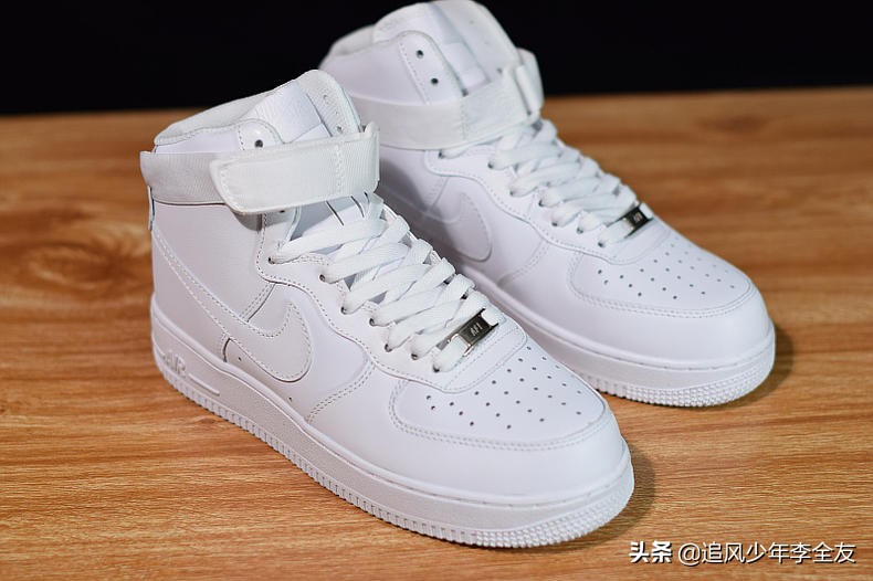 af1高帮经典款跟纯白有啥区别,空军一号af1奶咖高帮开箱解说