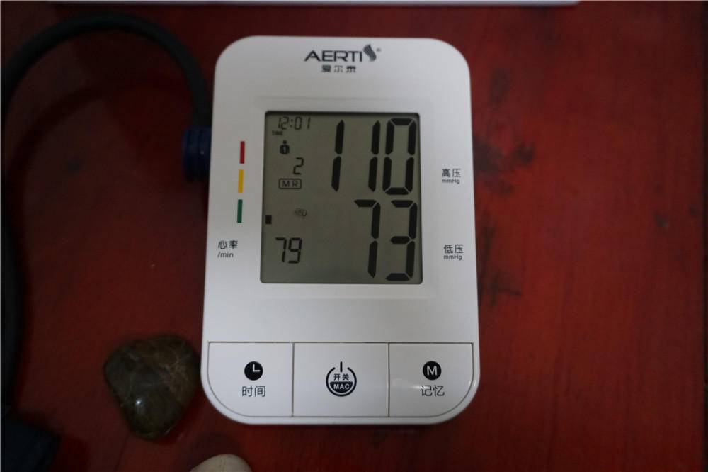 爱尔泰血氧饱和度仪,aicare电子臂式血压计
