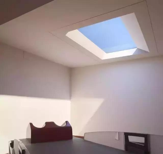 厉害了，这才真正的日光灯，光线再不好的屋也能享受阳光普照了！