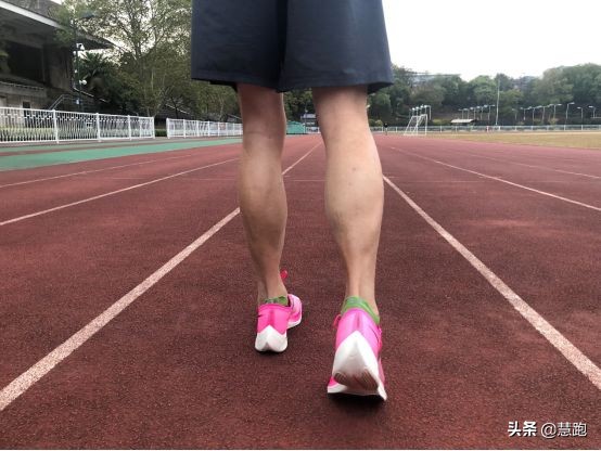 跑马拉松推荐耐克什么系列,跑全马的耐克碳板跑鞋推荐