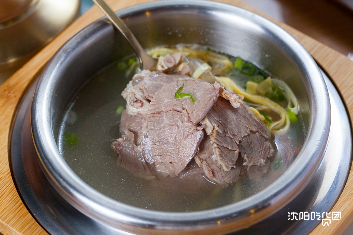 零宣传登小吃榜NO.1！这碗牛肉汤饭究竟神在哪？