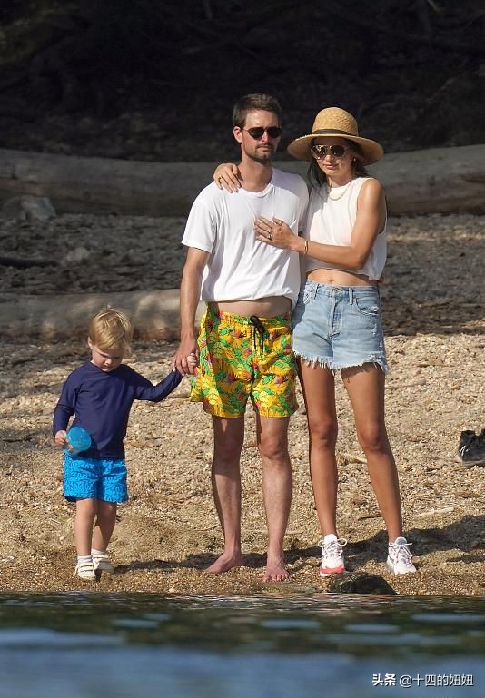 36岁米兰达可儿三胎将卸货,米兰达可儿一家五口