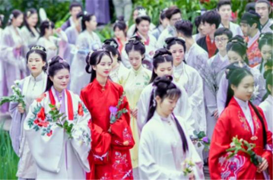 jk制服换汉服,jk制服和汉服哪个更受欢迎