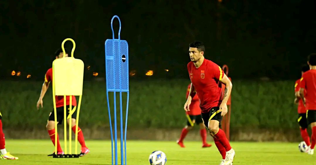 蒿俊闵国家队犯规任意球,蒿俊闵能踢前腰吗