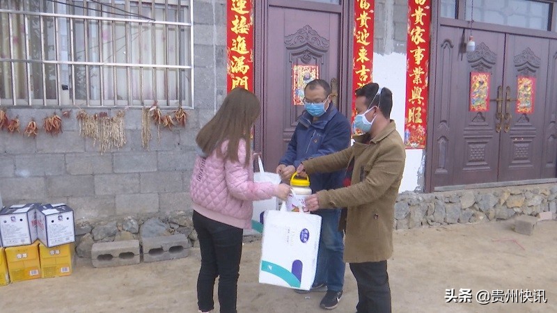 「众志成城抗疫情」安龙：驻村第一书记变身“跑腿哥”