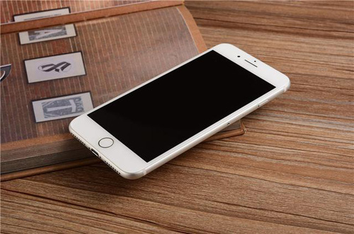 苹果6s黑屏了但是里面还有声音,苹果6s换电池后黑屏怎么办