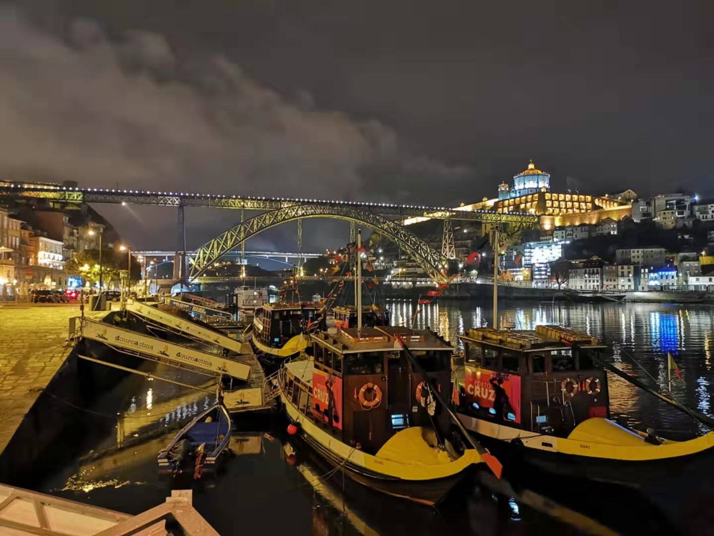波尔图葡萄牙名城,雨夜漫步