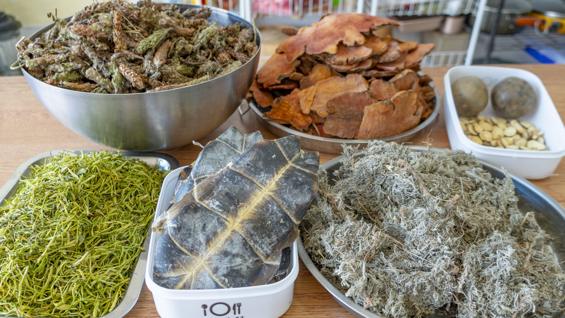 如何煮龟苓膏更爽滑窍门,龟苓膏的正宗配方制作方法