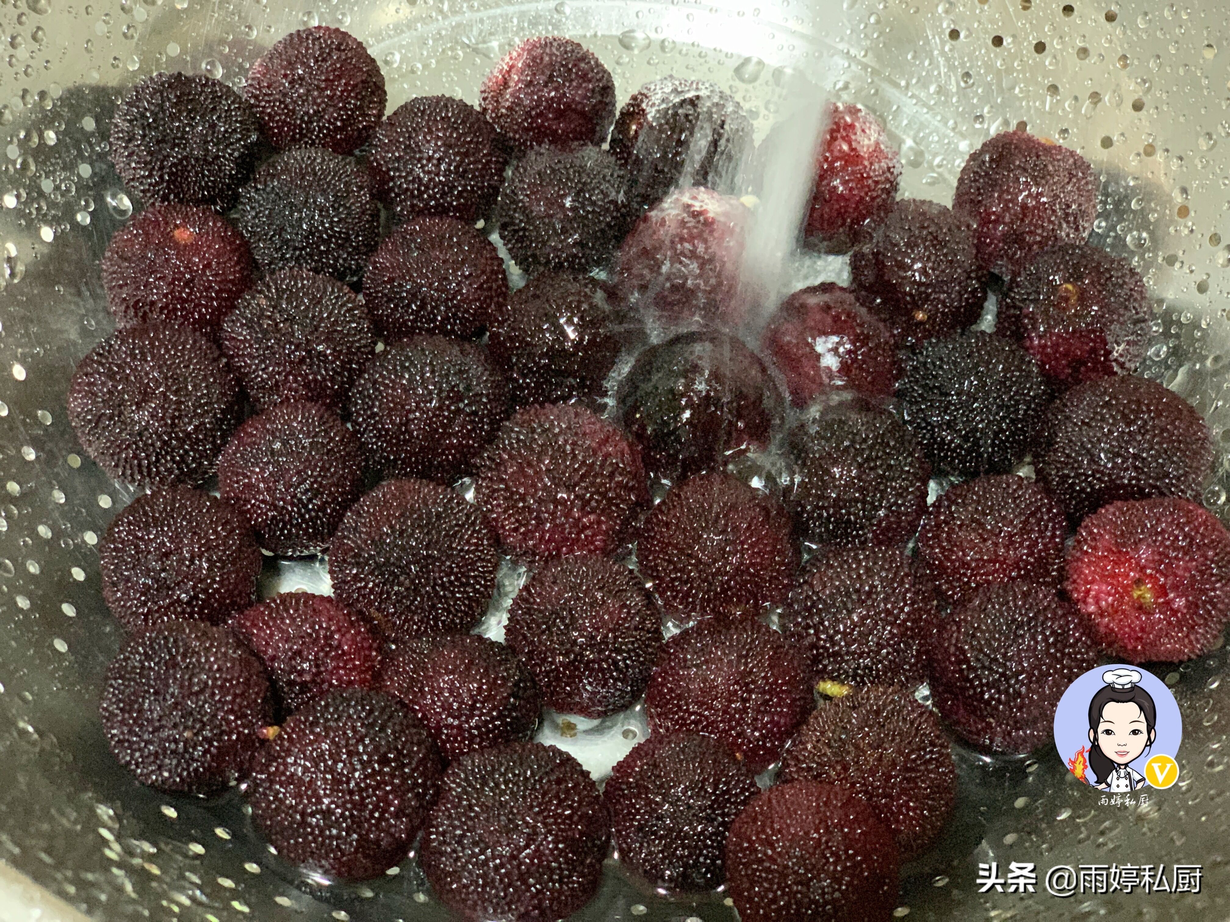 洗杨梅时，用盐水洗相当于吃虫子！老果农：教你1招，虫子全溜走