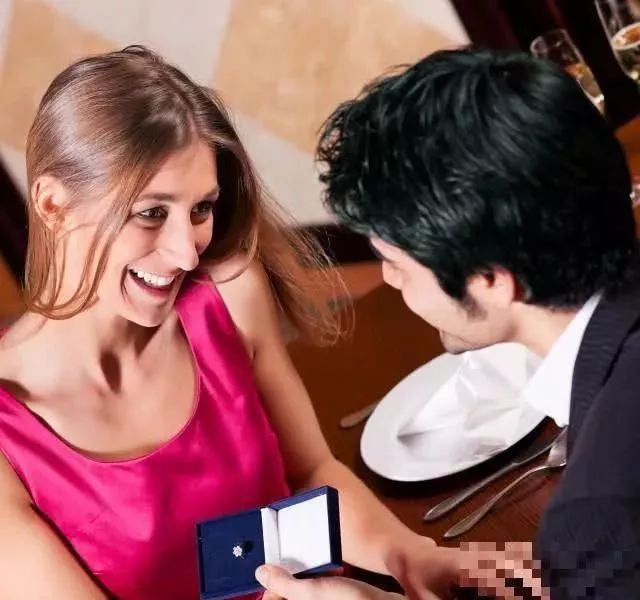 已婚女人喜欢你的信号三种表现,已婚女人喜欢你的5大征兆