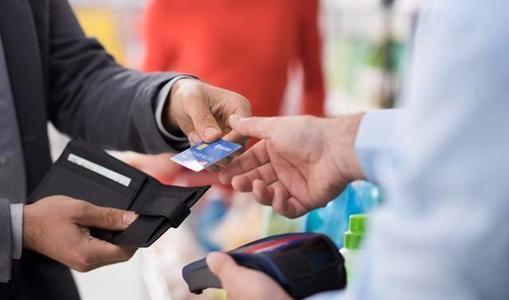 领导暗示你走人要不要主动辞职,业绩不好老板暗示你辞职