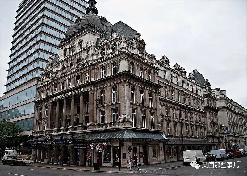 蕾哈娜时隔7年重回舞台,美妆博主蕾哈娜副业